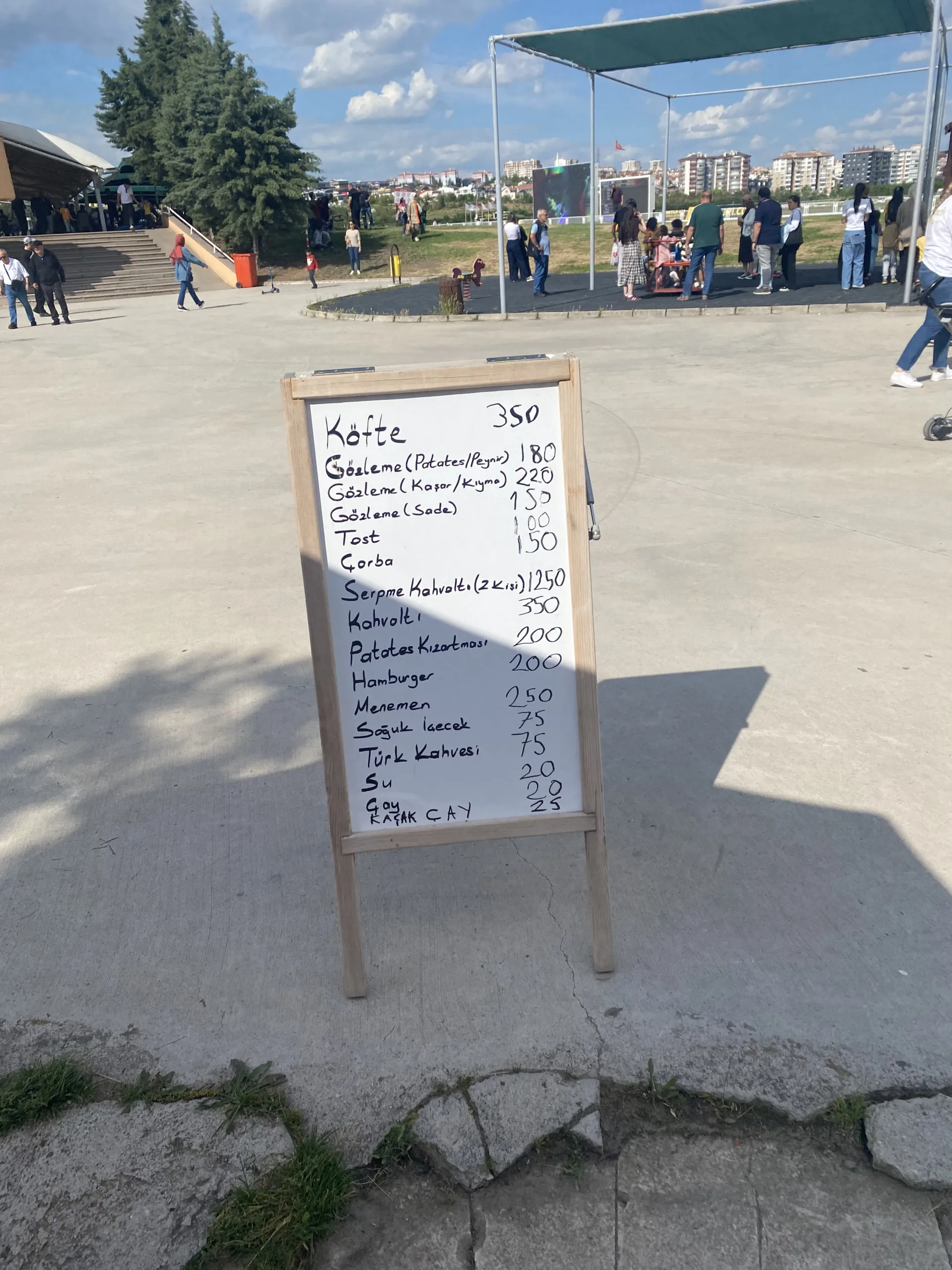 IMG_6078-scaled-jpg Ankara 75. Yıl Hipodromu: Şehrin İçinde Gizli Bir Piknik ve Eğlence Merkezi