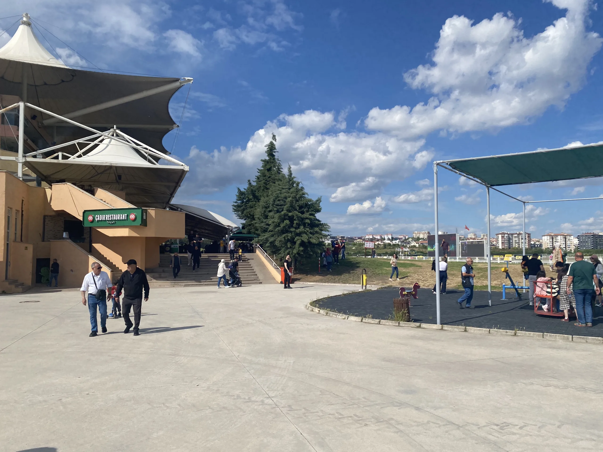 IMG_6079-scaled-jpg Ankara 75. Yıl Hipodromu: Şehrin İçinde Gizli Bir Piknik ve Eğlence Merkezi