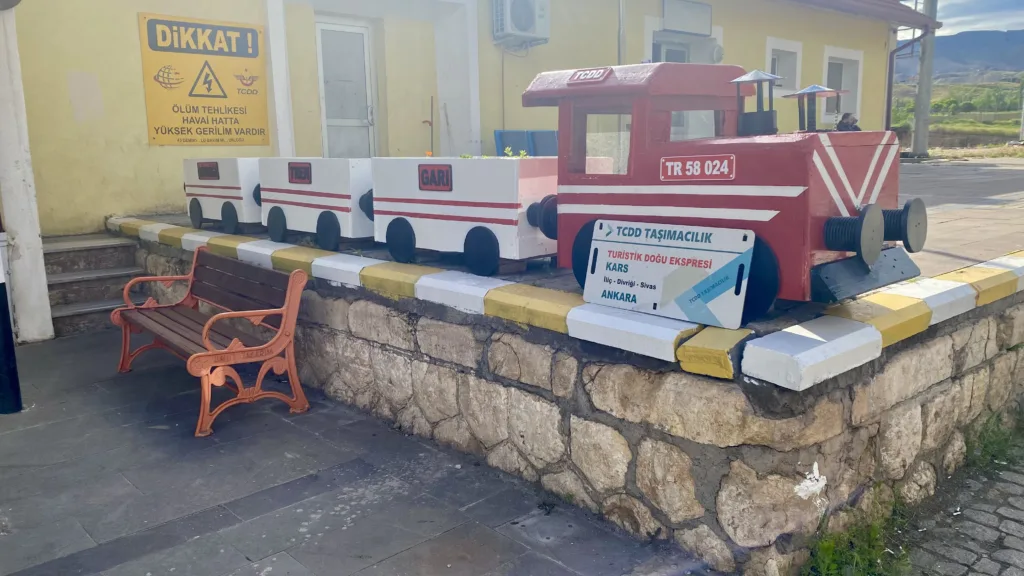 divrigidoguekspres-1024x576-heic Sivas - Divriği Tren Yolculuğu: Anadolu'nun Kalbinde Manzara Dolu Bir Seyahat