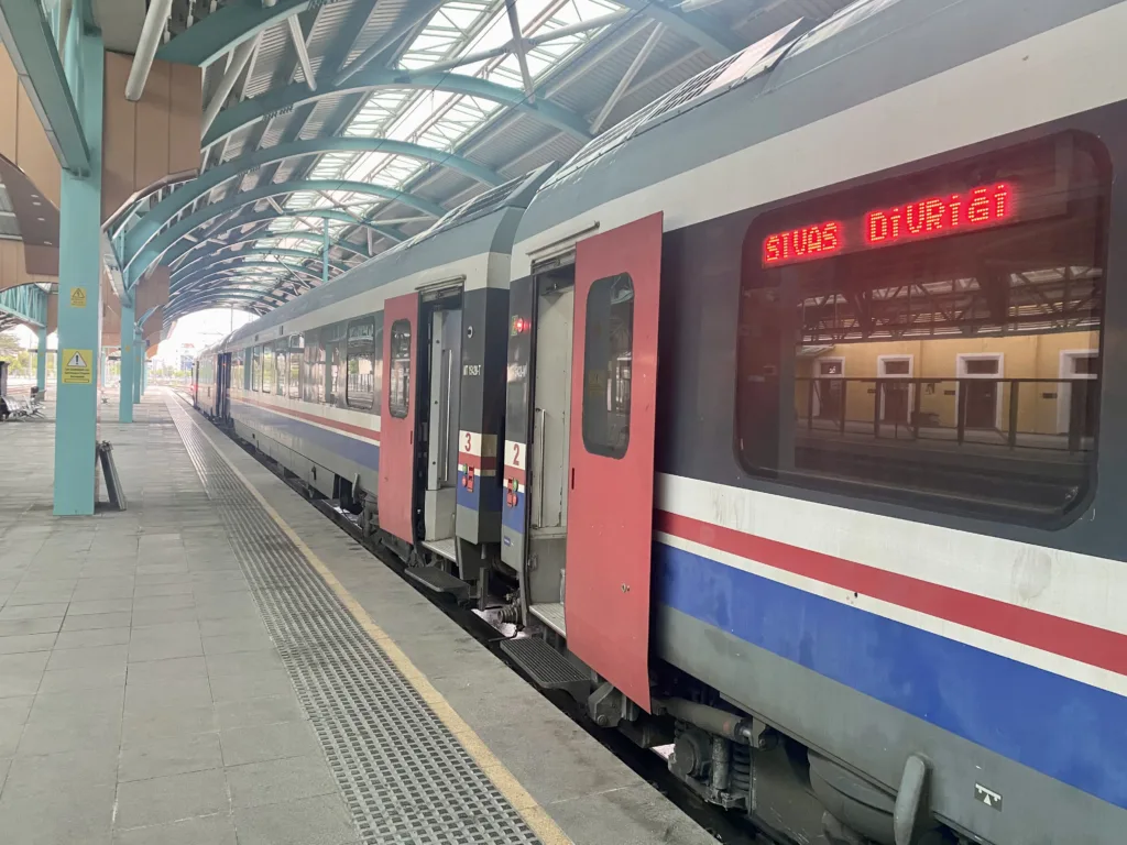 divrigitrensabah-1024x768-heic Sivas - Divriği Tren Yolculuğu: Anadolu'nun Kalbinde Manzara Dolu Bir Seyahat